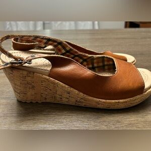 Crocs Women's A-Leigh Cork Heel Peep Toe Leather Slingback Tan Sandals Size 10